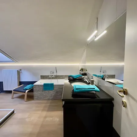 Mansarda Moderna A Apartment Turin